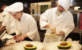 Comment choisir la veste de cuisinier parfaite ?