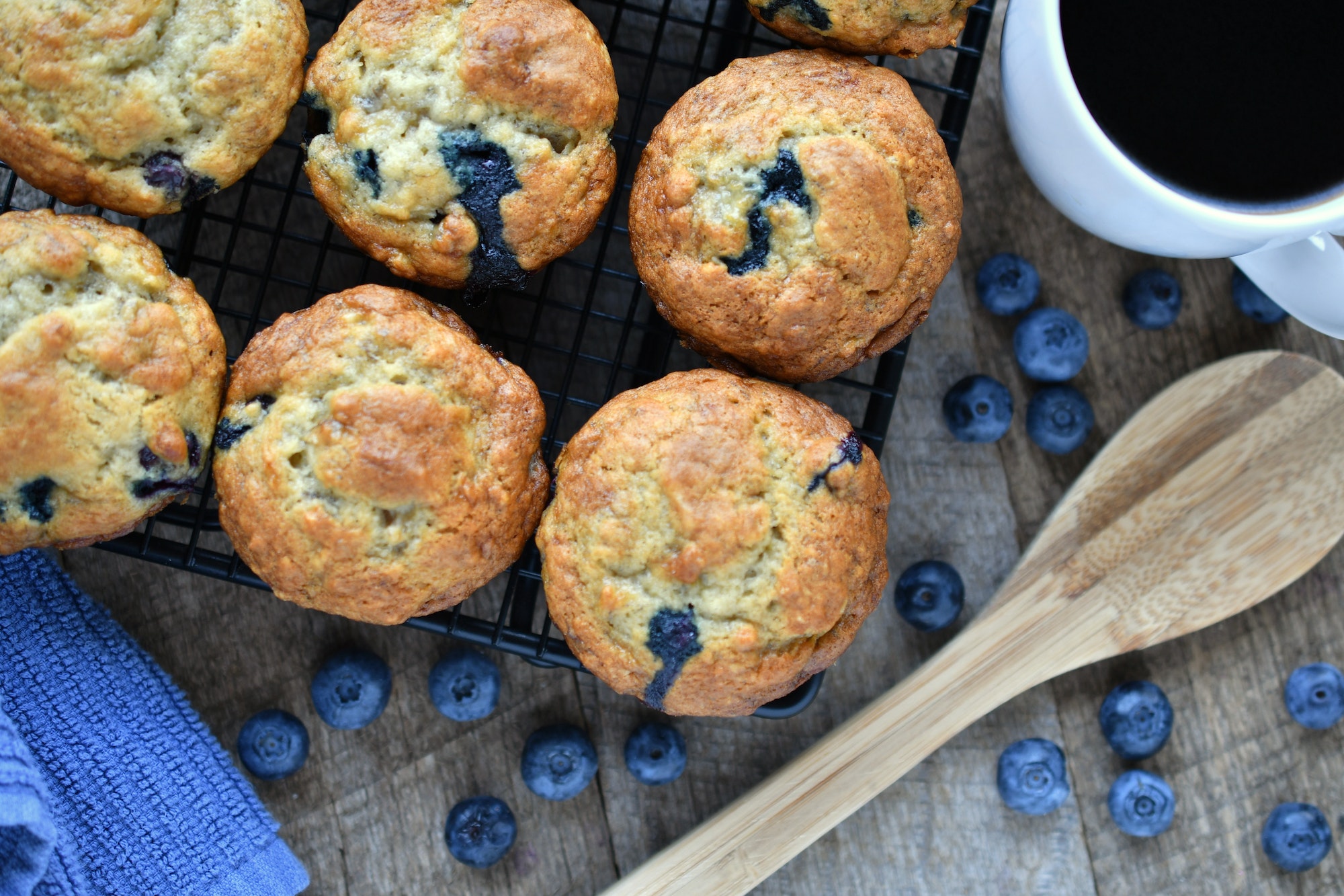 Muffins aux myrtilles, un dessert sain et délicieux à faire en famille