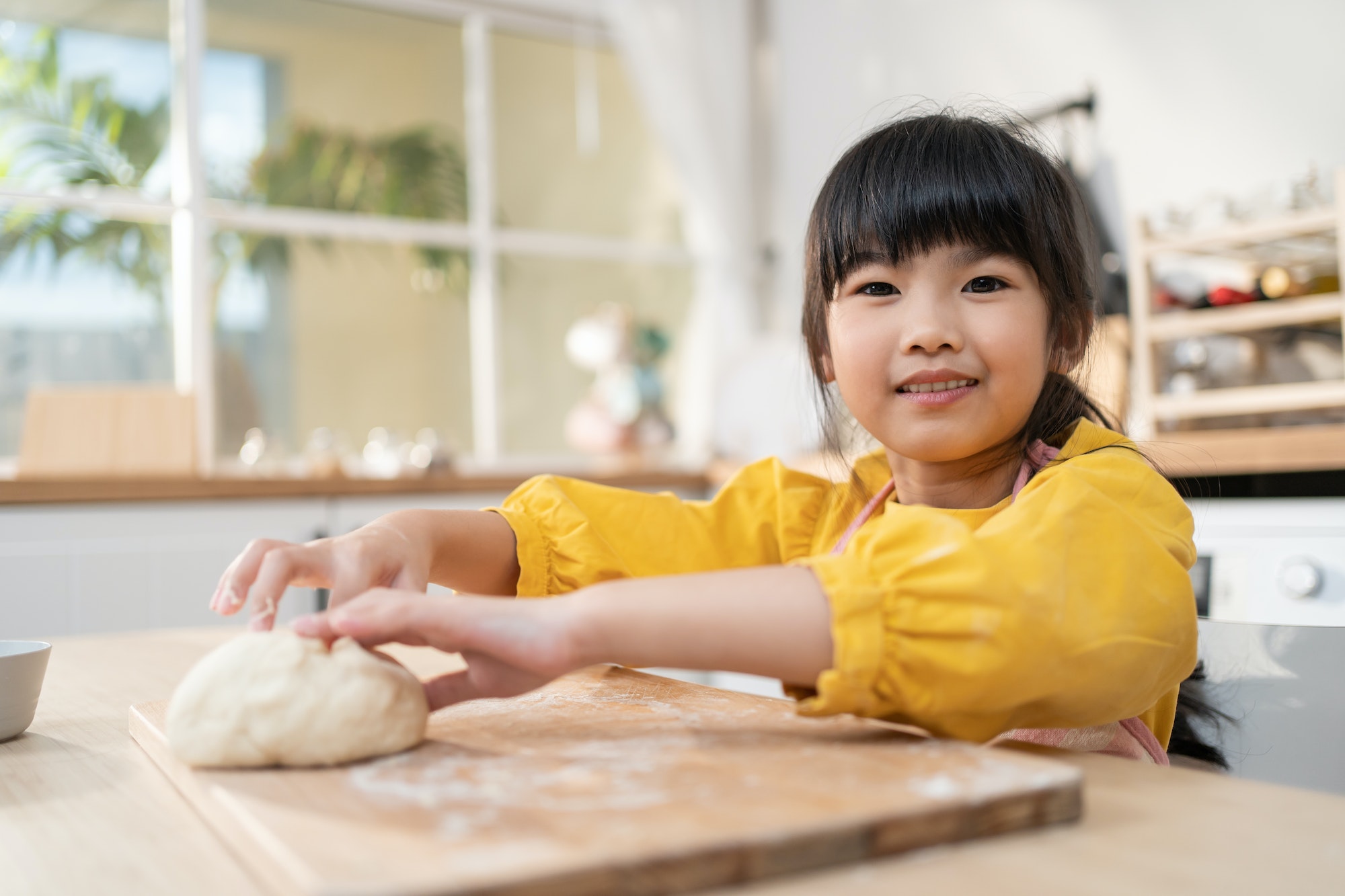 Apprenez à vos enfants à faire leur propre pâte à pizza maison