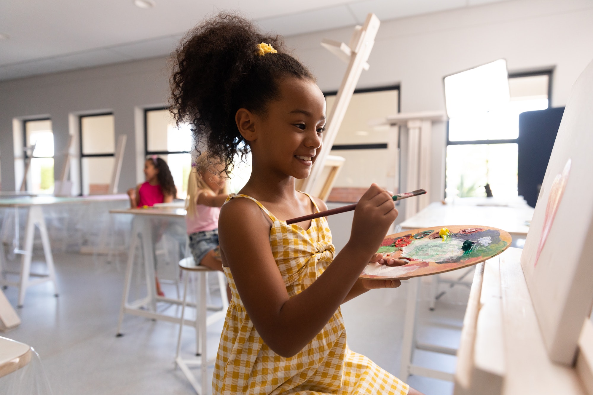 Initiation à la peinture sur toile pour les enfants