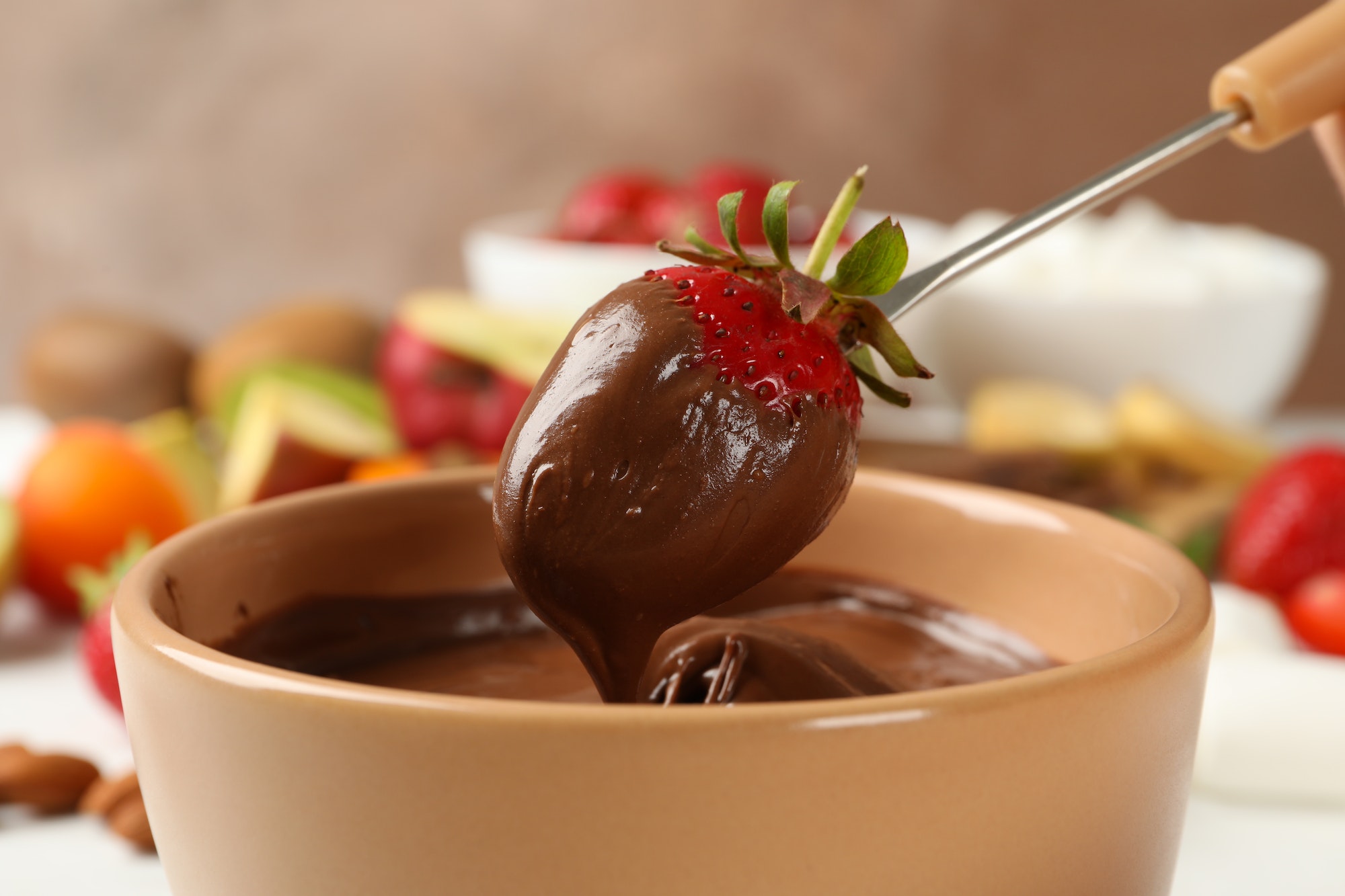 Fondue au chocolat pour une soirée dessert en famille